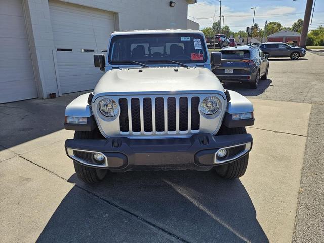 Photo of 2023 Silver Zynith Clearcoat Jeep Gladiator