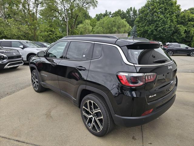 Photo of 2025 Diamond Black Crystal Pearlcoat Jeep Compass