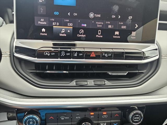 Photo of 2025 Diamond Black Crystal Pearlcoat Jeep Compass