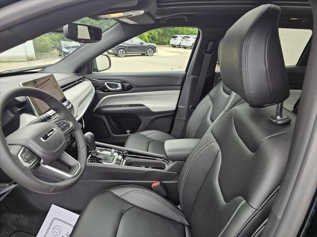 Photo of 2025 Diamond Black Crystal Pearlcoat Jeep Compass