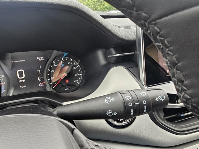 Photo of 2025 Diamond Black Crystal Pearlcoat Jeep Compass