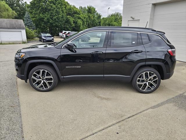 Photo of 2025 Diamond Black Crystal Pearlcoat Jeep Compass