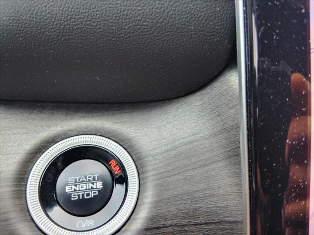 Photo of 2024 Bright White Clearcoat Jeep Grand Cherokee