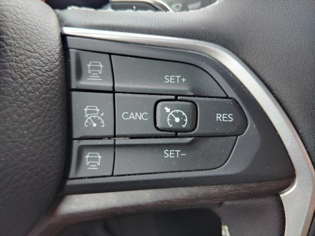 Photo of 2024 Bright White Clearcoat Jeep Grand Cherokee