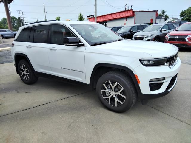 Photo of 2024 Bright White Clearcoat Jeep Grand Cherokee
