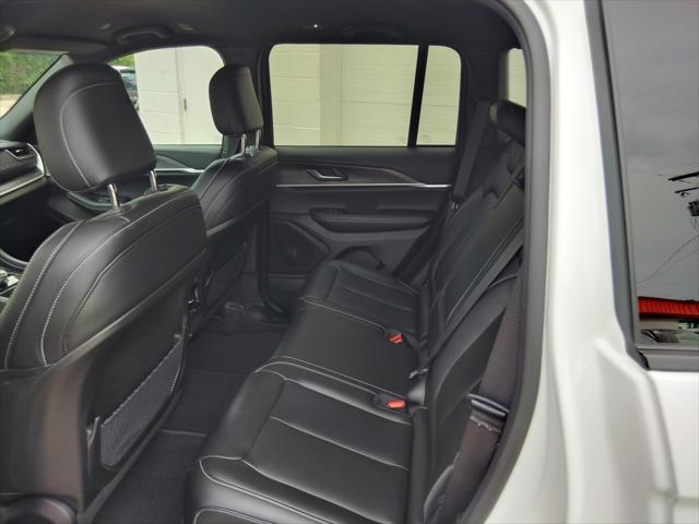 Photo of 2024 Bright White Clearcoat Jeep Grand Cherokee