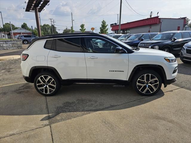 Photo of 2025 Bright White Clearcoat Jeep Compass
