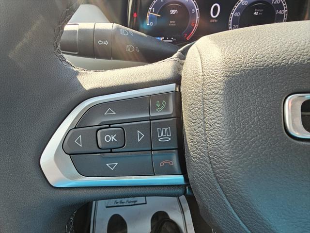 Photo of 2025 Bright White Clearcoat Jeep Compass