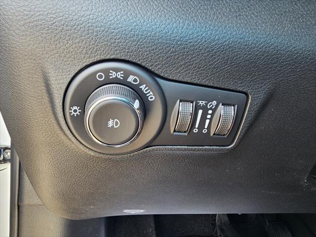 Photo of 2025 Bright White Clearcoat Jeep Compass