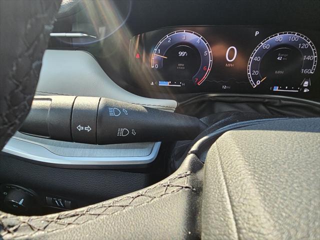 Photo of 2025 Bright White Clearcoat Jeep Compass