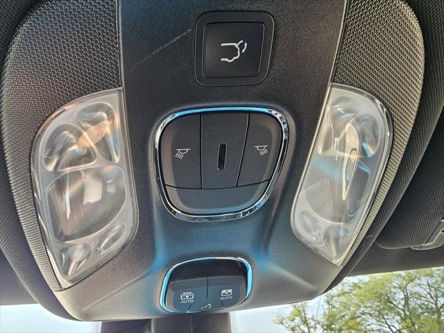 Photo of 2025 Bright White Clearcoat Jeep Compass
