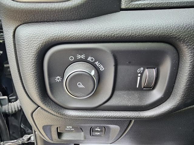 Photo of 2023 Diamond Black Crystal Pearlcoat RAM 1500