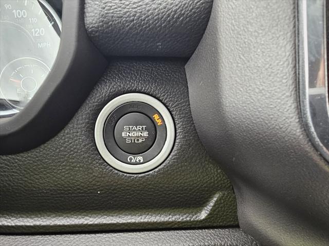 Photo of 2023 Diamond Black Crystal Pearlcoat RAM 1500