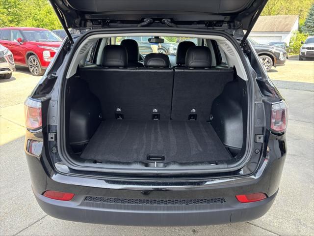 Photo of 2019 Diamond Black Crystal Pearlcoat Jeep Compass