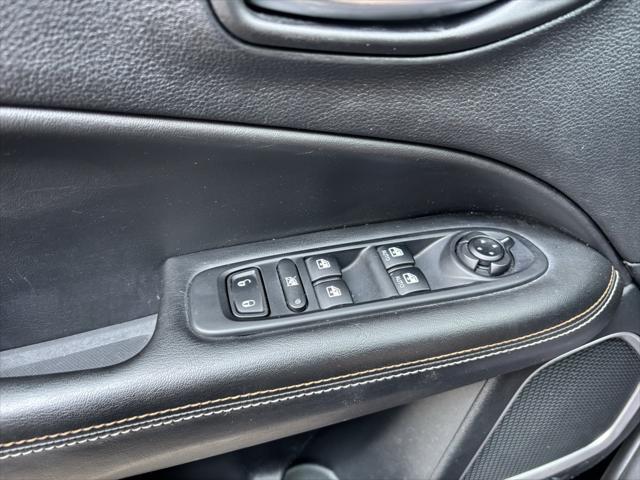 Photo of 2019 Diamond Black Crystal Pearlcoat Jeep Compass