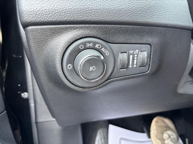 Photo of 2019 Diamond Black Crystal Pearlcoat Jeep Compass
