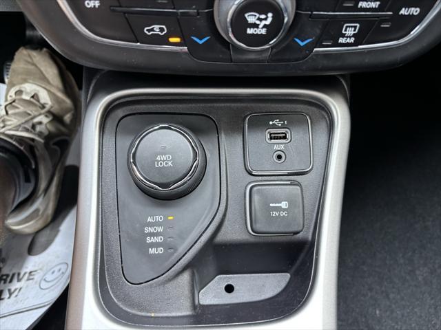 Photo of 2019 Diamond Black Crystal Pearlcoat Jeep Compass