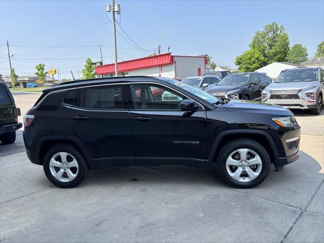 Photo of 2019 Diamond Black Crystal Pearlcoat Jeep Compass