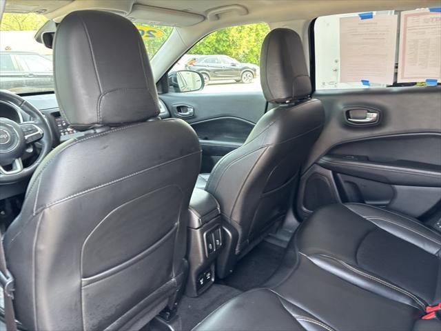Photo of 2019 Diamond Black Crystal Pearlcoat Jeep Compass