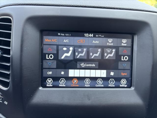 Photo of 2019 Diamond Black Crystal Pearlcoat Jeep Compass