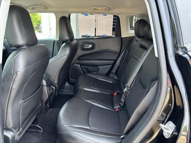 Photo of 2019 Diamond Black Crystal Pearlcoat Jeep Compass