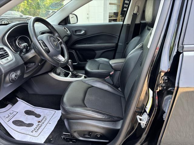 Photo of 2019 Diamond Black Crystal Pearlcoat Jeep Compass