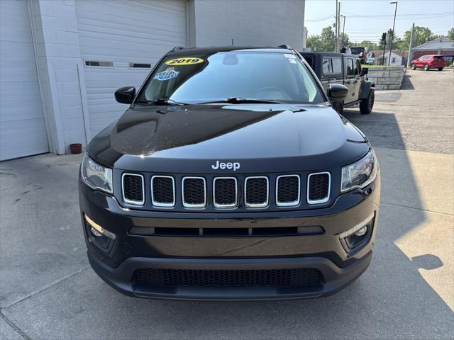 Photo of 2019 Diamond Black Crystal Pearlcoat Jeep Compass