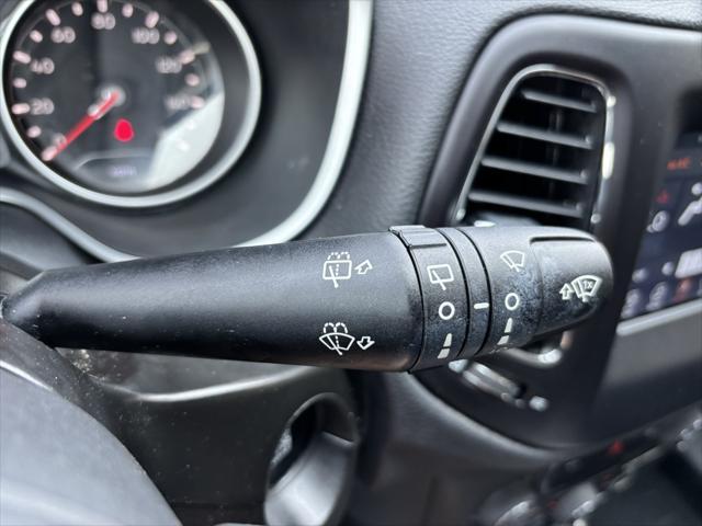 Photo of 2019 Diamond Black Crystal Pearlcoat Jeep Compass