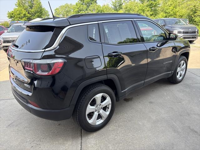 Photo of 2019 Diamond Black Crystal Pearlcoat Jeep Compass