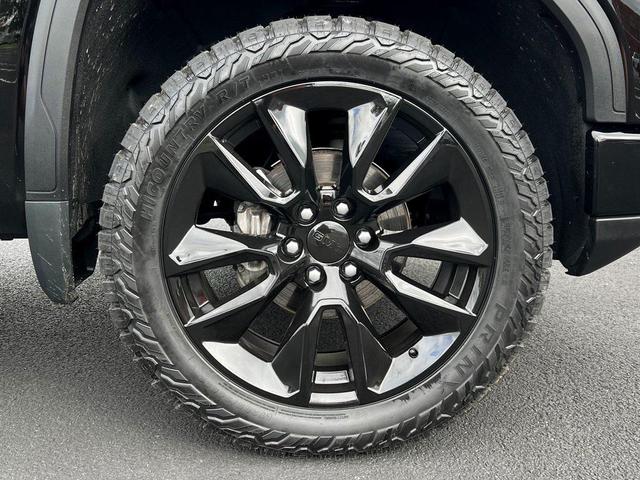 Photo of 2023 Onyx Black GMC Sierra 1500