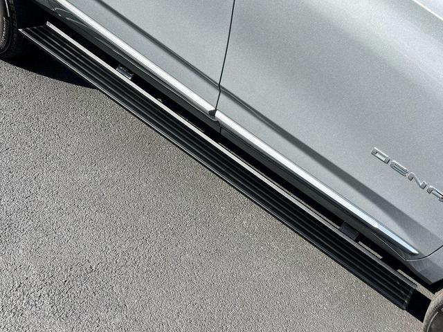 Photo of 2025 Sterling Metallic GMC Yukon XL