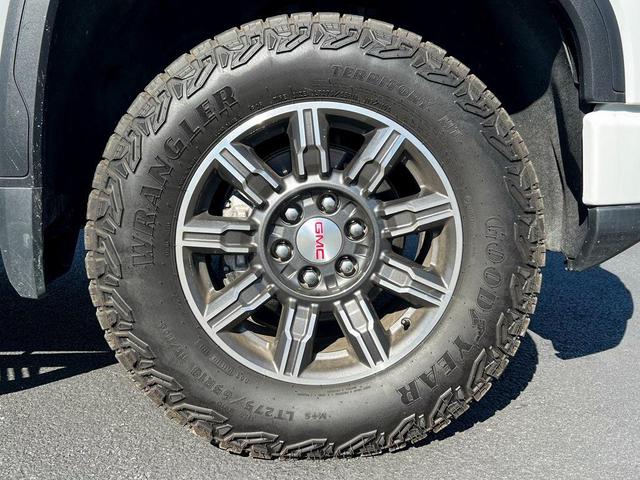 Photo of 2024 Summit White GMC Sierra 1500