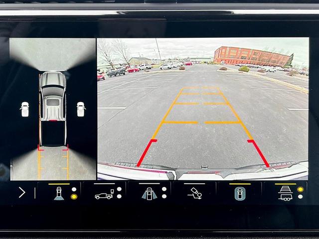 Photo of 2024 Summit White GMC Sierra 1500