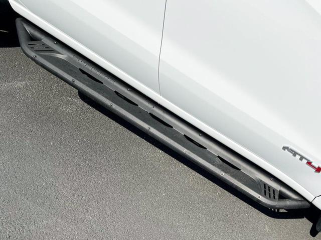Photo of 2024 Summit White GMC Sierra 1500