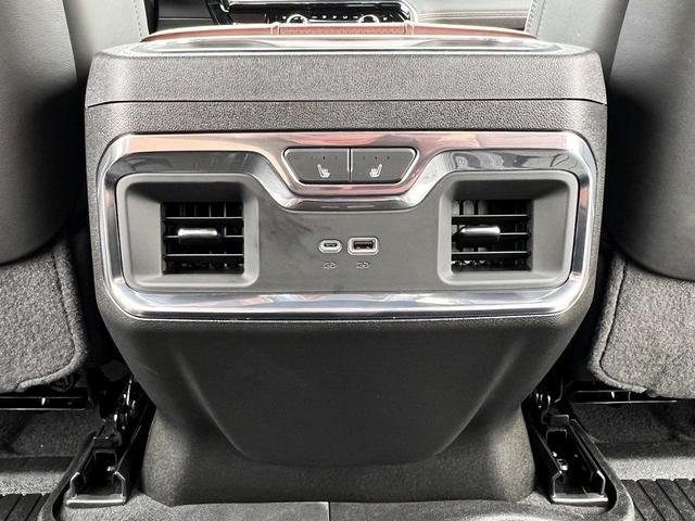 Photo of 2024 Onyx Black GMC Sierra 1500