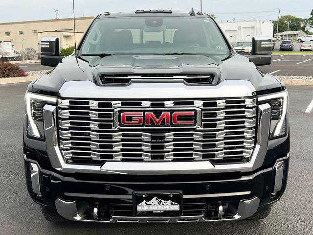 Photo of 2024 Onyx Black GMC Sierra 2500