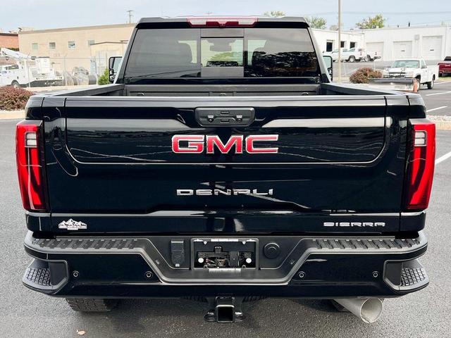Photo of 2024 Onyx Black GMC Sierra 2500