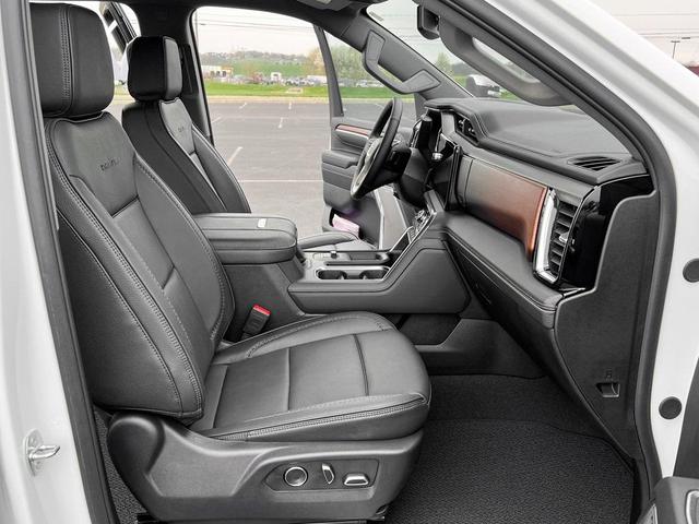 Photo of 2024 Summit White GMC Sierra 2500