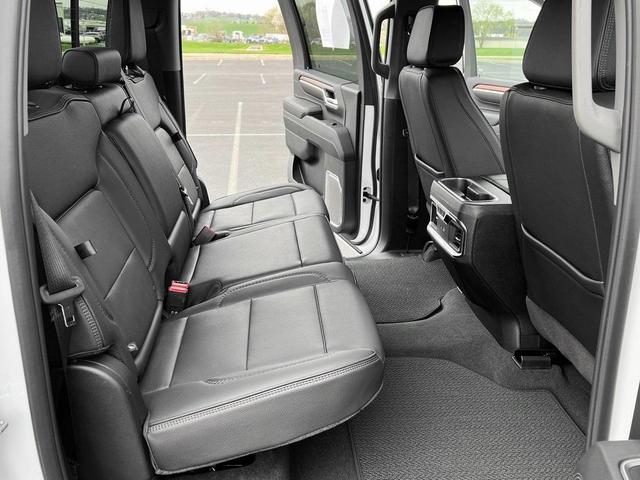 Photo of 2024 Summit White GMC Sierra 2500