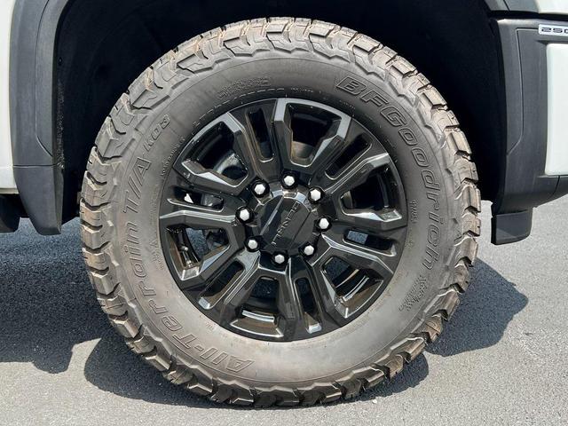 Photo of 2024 White Frost GMC Sierra 2500