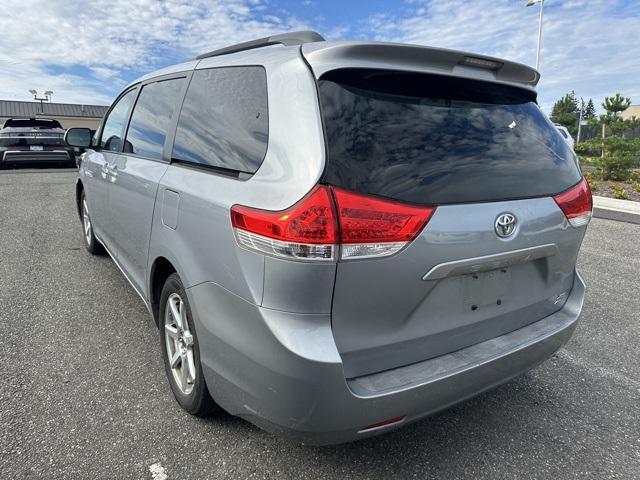Photo of 2014 Shoreline Blue Pearl Toyota Sienna