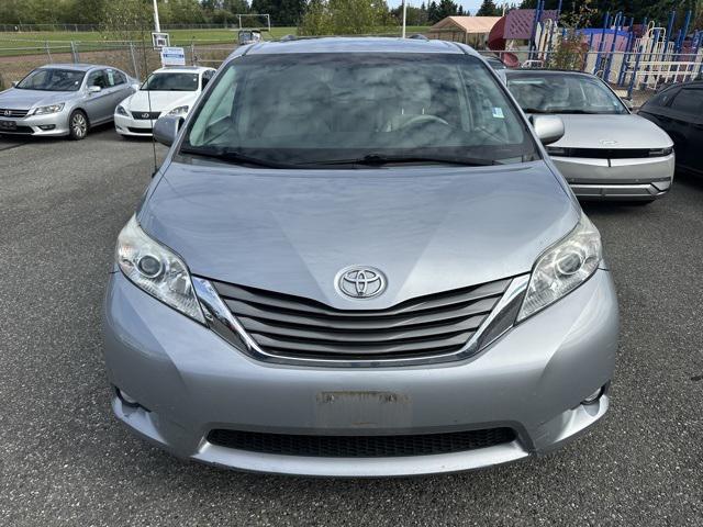 Photo of 2014 Shoreline Blue Pearl Toyota Sienna