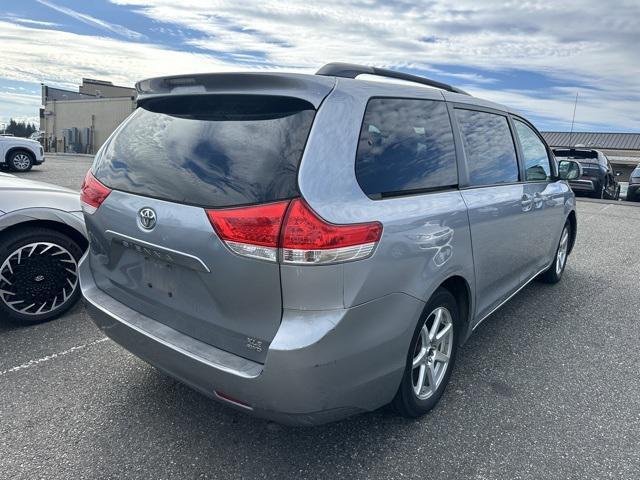 Photo of 2014 Shoreline Blue Pearl Toyota Sienna