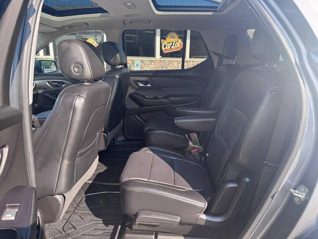 Photo of 2018 Silver Ice Metallic Chevrolet Traverse