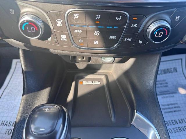 Photo of 2018 Silver Ice Metallic Chevrolet Traverse
