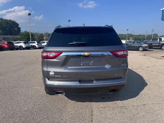 Photo of 2018 Silver Ice Metallic Chevrolet Traverse