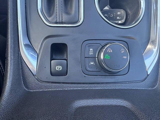Photo of 2018 Silver Ice Metallic Chevrolet Traverse