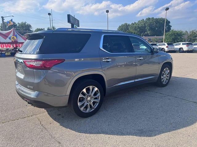 Photo of 2018 Silver Ice Metallic Chevrolet Traverse