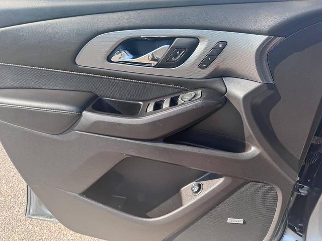 Photo of 2018 Silver Ice Metallic Chevrolet Traverse