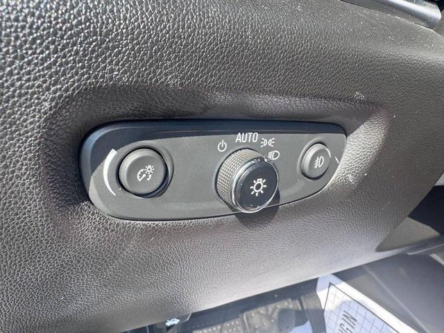 Photo of 2018 Silver Ice Metallic Chevrolet Traverse